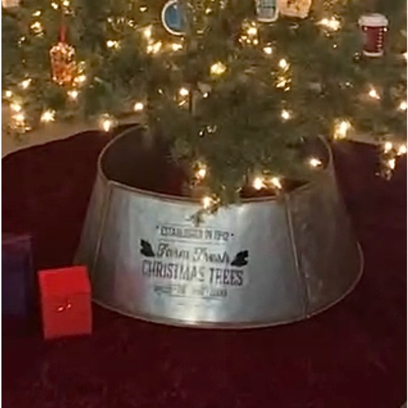 Festive Christmas Tree Collar - Picture 9 of 9